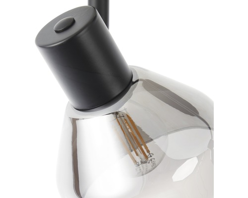 Nahaufnahme einer Lampe mit Fassung und Glühbirne