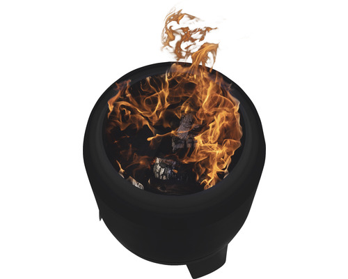 Feuerstelle mit Holz und Flammen