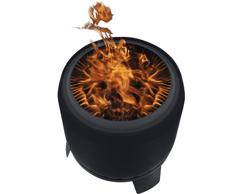 Feuerstelle aus Metall mit Flammen