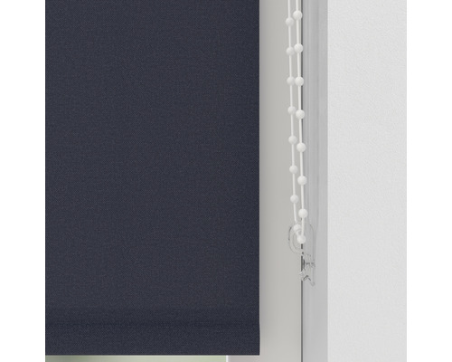 Dunkelblaues Rollo mit Bedienkette