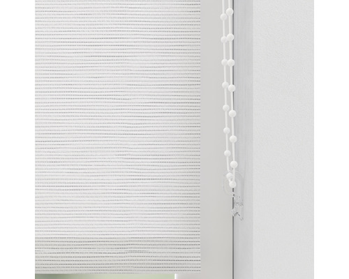 Rollo mit Kettenzug am Fenster