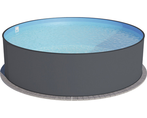 Rundes Schwimmbecken mit Stahlwand und Wasserfüllung