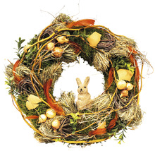 Dekorativer Türkranz mit Hasenfigur, Federn, Moos und Ästen für Ostern