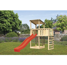 Spielturm aus Holz mit Rutsche und Kletterwand im Garten