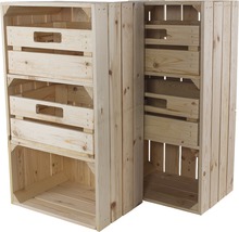 Zwei Holzregale mit Fächern und Schubladen zur Aufbewahrung