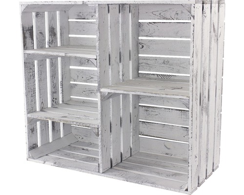 Regal aus Holz mit mehreren Fächern