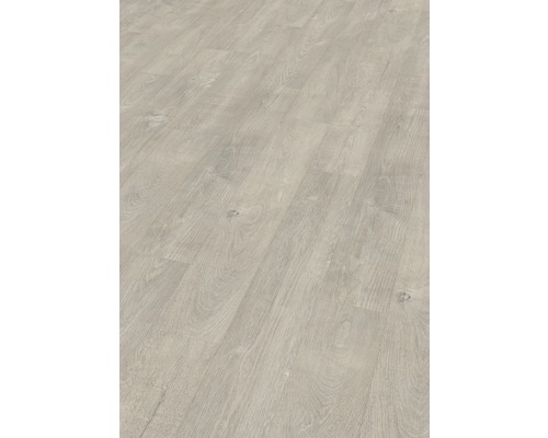 Heller Laminatboden mit Holzstruktur