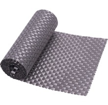 Graue Tischset-Rolle mit Flechtmuster