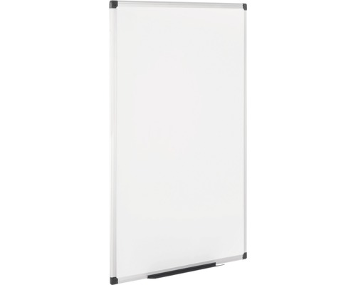 Weißes Whiteboard mit silberfarbenem Rahmen