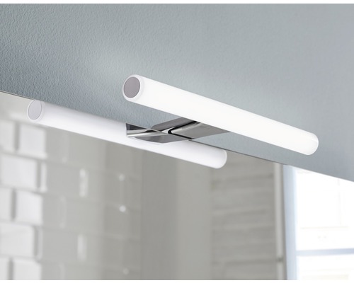 Badezimmerleuchte mit LED-Technologie zur Montage über einem Spiegel