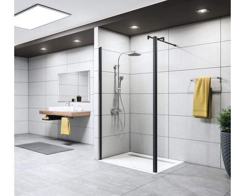 Modernes Badezimmer mit ebenerdiger Dusche, Waschtisch und Handtuchhalter