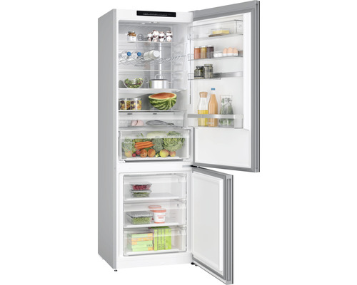 Geöffneter Kühlschrank mit verschiedenen Lebensmitteln