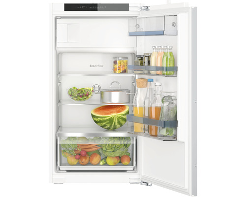 Kühlschrank mit Gefrierfach Bosch KIL32VFE0 BxHxT 54,1 x 102,1 x 54,8 cm weiß Geöffneter Kühlschrank gefüllt mit Lebensmitteln wie Wassermelone, Salat und Gemüse.