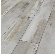 Verlegter Laminatboden in Holzoptik