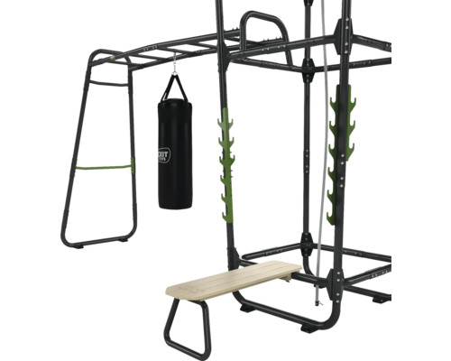 Trainingsgerät mit Klimmzugstange, Boxsack und Hantelbank