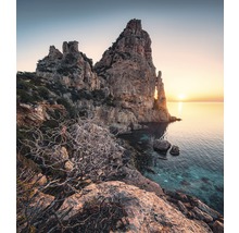 Felsenküste mit Meerblick bei Sonnenaufgang