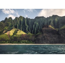 Landschaft mit Bergkette, Strand und Meer