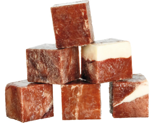 Stapel aus gefrorenen Fleischwürfeln