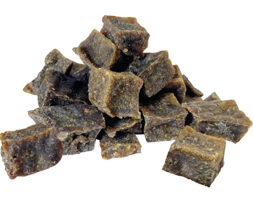 Haufen von gewürfelten Hundesnacks