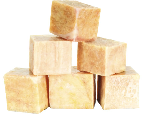 Sechs Naturstein Pflasterwürfel gestapelt