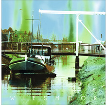 Boot am Kanal mit Brücke