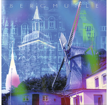 Bergmühle mit Gebäuden und Bäumen