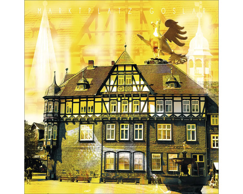 Marktplatz Goslar mit historischem Gebäude und goldenem Adler