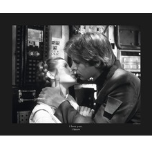 Schwarzweißbild von Prinzessin Leia und Han Solo, die sich küssen.