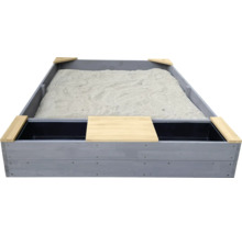 Sandkasten aus Holz mit Sandfüllung und Wassermuscheln