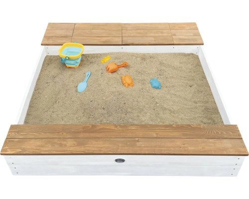 Sandkasten aus Holz mit Spielzeug