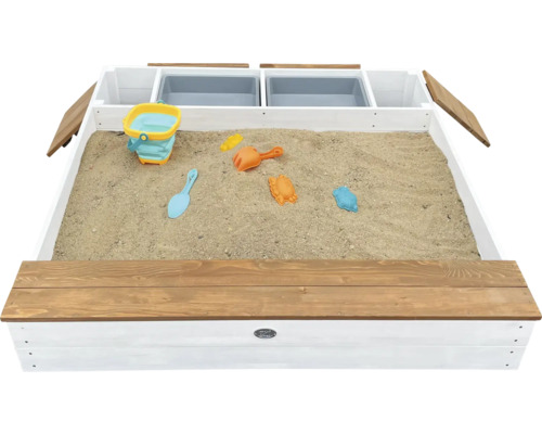 Sandkasten aus Holz mit Spielzeug und zwei Aufbewahrungsboxen