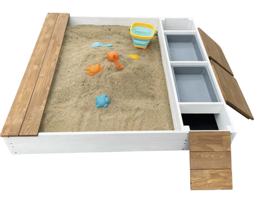 Sandkasten aus Holz mit Spielzeug und Abdeckung