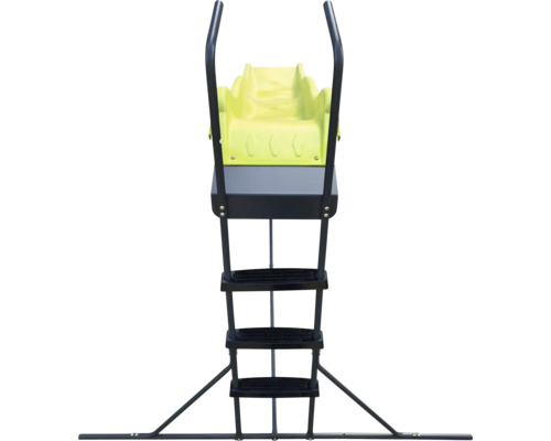 Leiter einer Kinderrutsche mit Haltegriffen