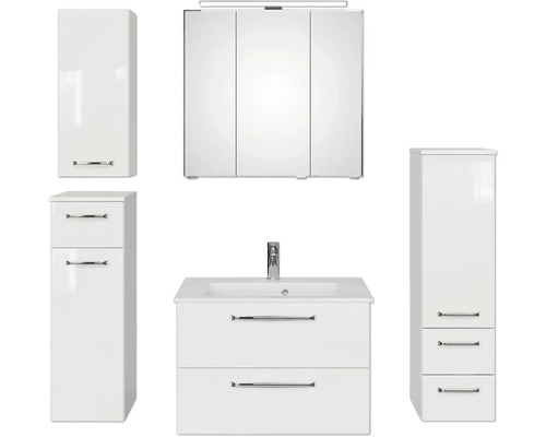 Weißes Badezimmermöbelset mit Spiegelschrank, Waschtischunterschrank und Hochschränken.