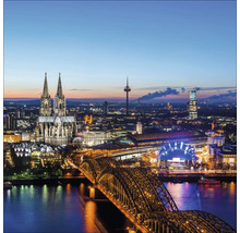 Nachtansicht von Köln mit Dom, Brücke und Lichtern