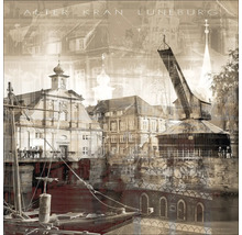Historische Stadtansicht mit Kran und Gebäuden