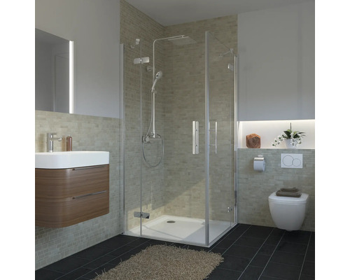 Eckeinstieg Drehtür 4-teilig Breuer Avanta 80x120 cm Klarglas Profilfarbe chrom Badezimmer mit Duschkabine, Waschtisch und Toilette.