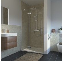 Badezimmer mit Dusche, Waschtisch und Toilette