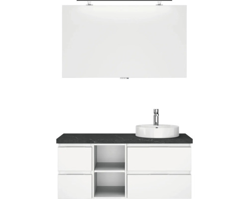 Badezimmer mit Spiegelschrank, Waschtischunterschrank und Aufsatzwaschbecken