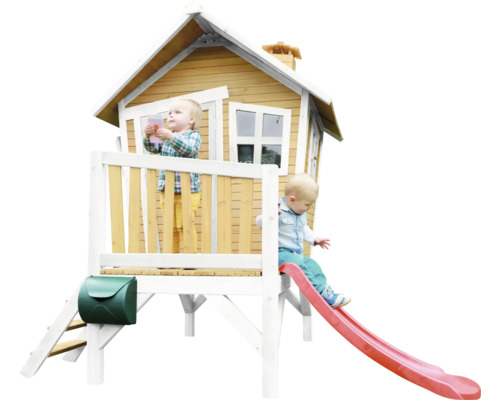 Holzspielhaus mit Rutsche und zwei Kindern