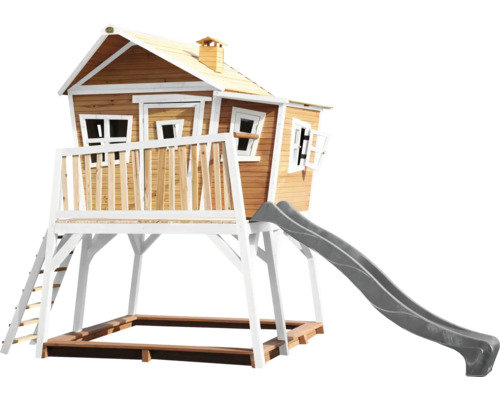 Spielhaus aus Holz mit Rutsche und Sandkasten
