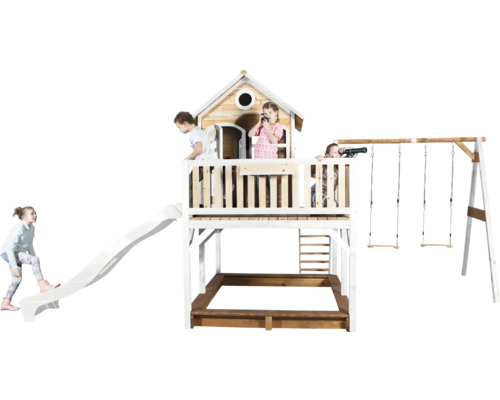 Spielturm mit Rutsche, Schaukel und Sandkasten für Kinder im Garten.