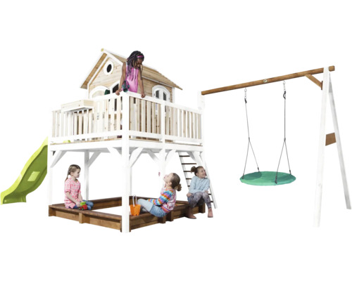 Spielhaus mit Rutsche, Schaukel und Sandkasten für Kinder im Garten