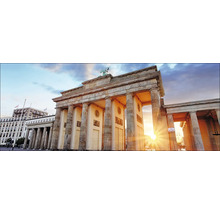 Die Brandenburger Tor Sehenswürdigkeit in Berlin bei Sonnenaufgang
