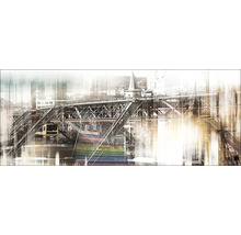Schwebebahn mit Regenbogen Treppe vor Stadtkulisse