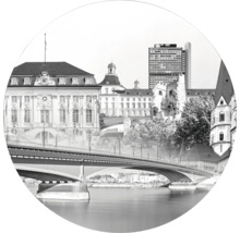 Schwarzweißfoto der Mainzer Skyline mit Brücke und verschiedenen Gebäuden