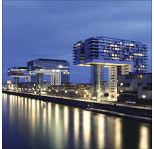 Die Kranhäuser in Köln am Abend