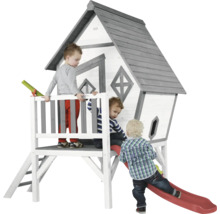 Spielhaus mit Rutsche und drei Kindern