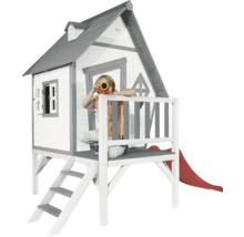 Spielhaus mit Rutsche, Terrasse und Kind