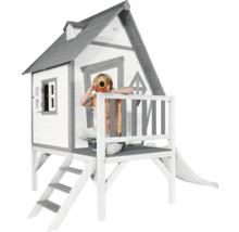 Spielhaus aus Holz mit Rutsche und Plattform